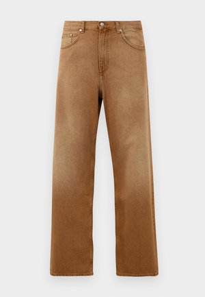 Braune Denim-Weitbeinjeans mit hoher Taille, ausgestattet mit zwei Vorderaschen, einem Knopfverschluss und subtiler Struktur. Keine sichtbaren Muster oder Akzente.