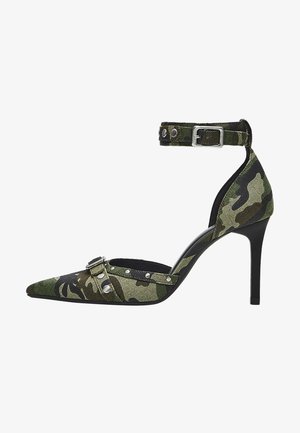 Bershka, BUCKLE DETAIL ANKLE STRAP HEELED - SANDALS - Escarpins à talons hauts - dark grey