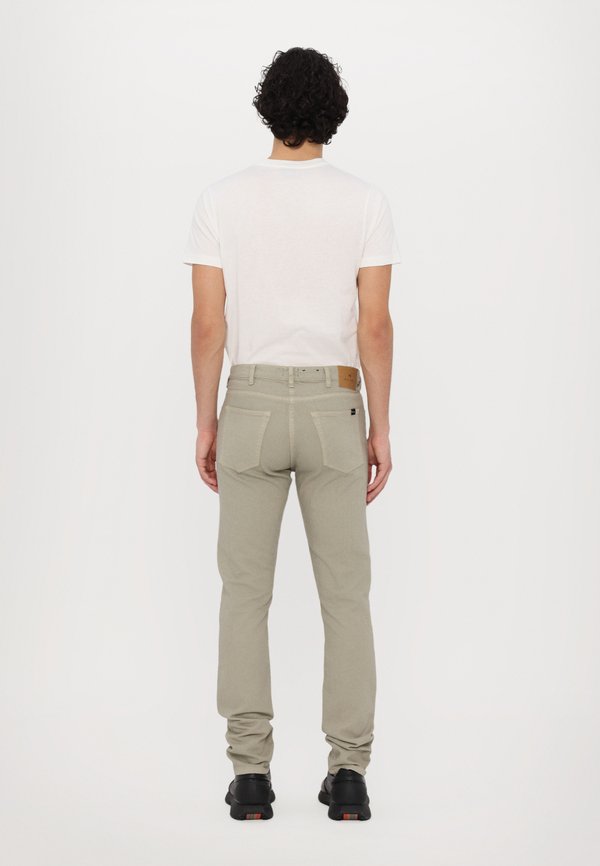 TAPERED FIT - Slim fit jeans - bleach4