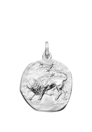 Silberanhänger mit eingraviertem Stier und sieben Sternen, die das Sternbild Stier bilden, kreisförmig mit einer Schlaufe zum Aufhängen.