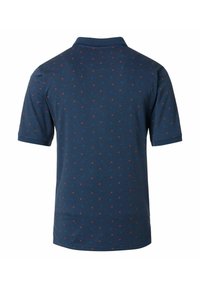 Granatowa koszulka polo w kropki z czerwonymi i niebieskimi akcentami, z krótkim rękawem, klasycznym kołnierzykiem oraz miękkim, teksturowanym materiałem.