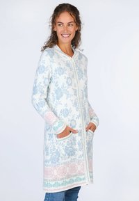 Hellblauer, bedruckter Cardigan mit Kapuze, der pinke und grüne Akzente an den Ärmeln und am Saum aufweist. Hergestellt aus weichem, strukturiertem Stoff.