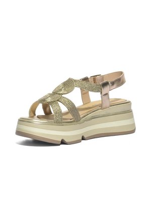 Sandalo con zeppa con cinturini intrecciati beige e oro e una spessa suola beige multistrato, con cinturino alla caviglia e design con punta aperta.