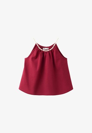 Mouwloos bordeaux dames top met dunne crèmekleurige bandjes en een geplooide halslijn op een witte achtergrond.