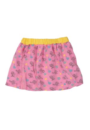 Gonna rosa con cintura gialla; presenta personaggi dei cartoni animati grigi e motivi a forma di cuore colorati; realizzata in tessuto morbido e leggero.