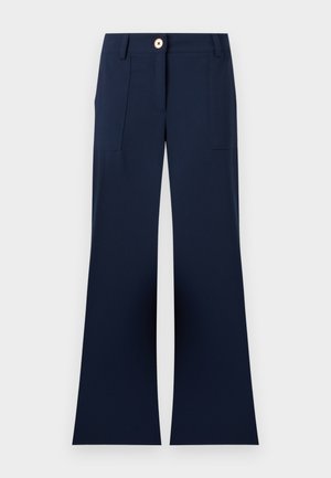 Tmavě modré kalhoty s širokými nohavicemi, předními našitými kapsami, poutky na opasek a jedním viditelným knoflíkem na pásku.