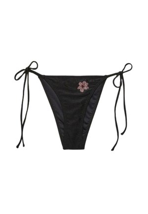 Černé spodní díly bikiny se šňůrkami na stranách a malou růžovou ozdobou ve tvaru květiny z kamínků na přední levé straně.