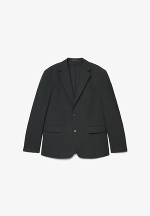 Blazer noir tailored avec revers crantés, deux poches avant à rabat, une poche poitrine, et fermeture à deux boutons, présenté sur fond blanc.