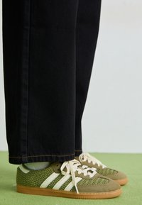 SAMBA OG UNISEX - Sneakers laag - orbit green/cream white/gum