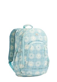Ryggsäck i ljusblått med vitt solstrålemönster. Utrustad med dragkedjefack, vadderade axelremmar och ett handtag på toppen för bärande.