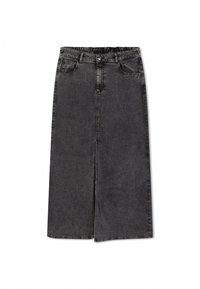 Falda midi de mezclilla negra con una abertura en la parte delantera, dos bolsillos laterales, una cintura ajustada y un diseño clásico de cinco bolsillos. Textura suave y ligero desgaste.