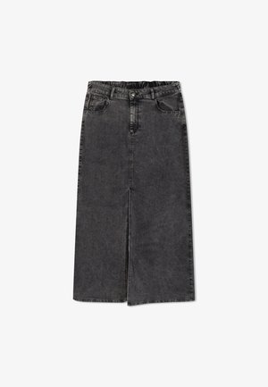 Zwarte denim midi rok met een split aan de voorkant, twee zijzakken, een aansluitende taille en een klassieke vijfzakkenontwerp. Gladde textuur met een lichte vervaging.