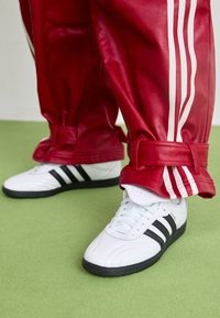 SAMBA LT W - Sportcipő - white/core black/white