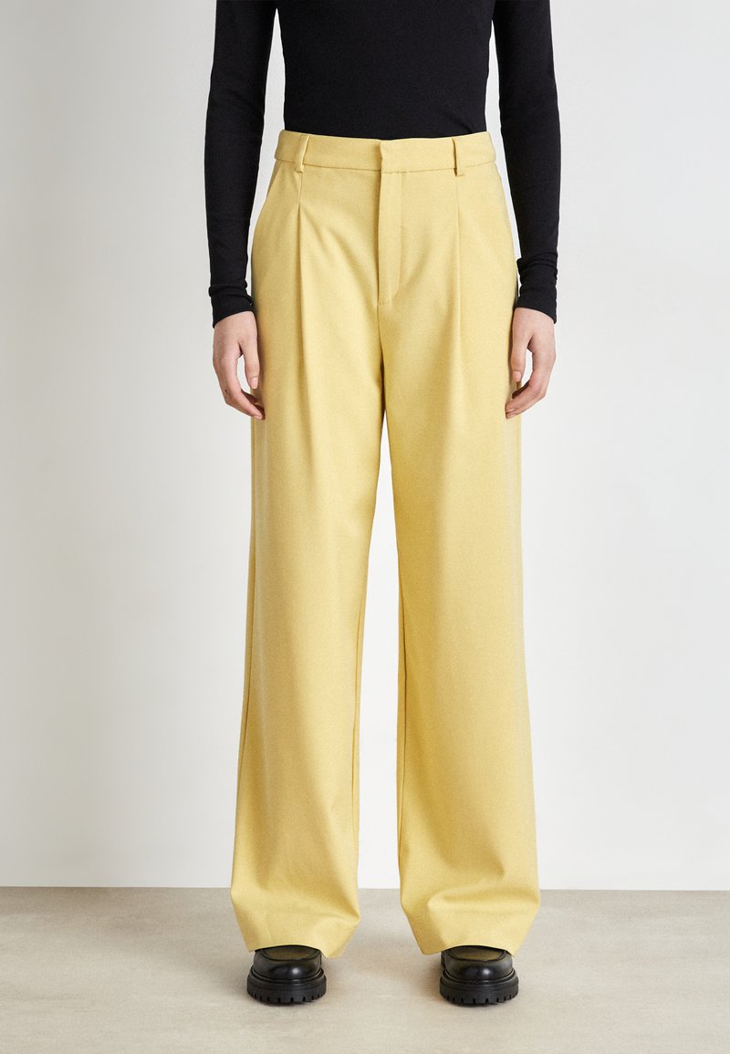 Gestuz PAULA WIDE PANTS - Auduma bikses - dried moss