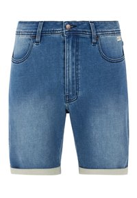 Shorts de denim en azul deslavado con un diseño clásico de cinco bolsillos. Presenta un dobladillo enrollado y un cierre de botón. Textura suave con ligero desgaste.