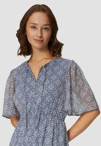 QS GEMUSTERTES MIDI - Blusenkleid - hellblau