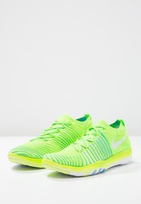 Nike Performance Zapatillas de entrenamiento - green