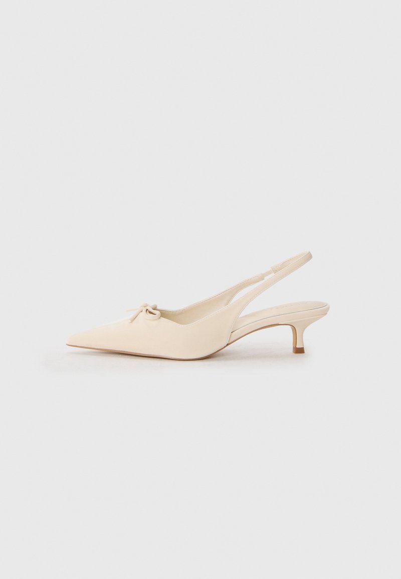 Pointed-toe slingback shoes in off-white leather, featuring a small bow detail and a low kitten heel. Smooth texture, minimalist design.