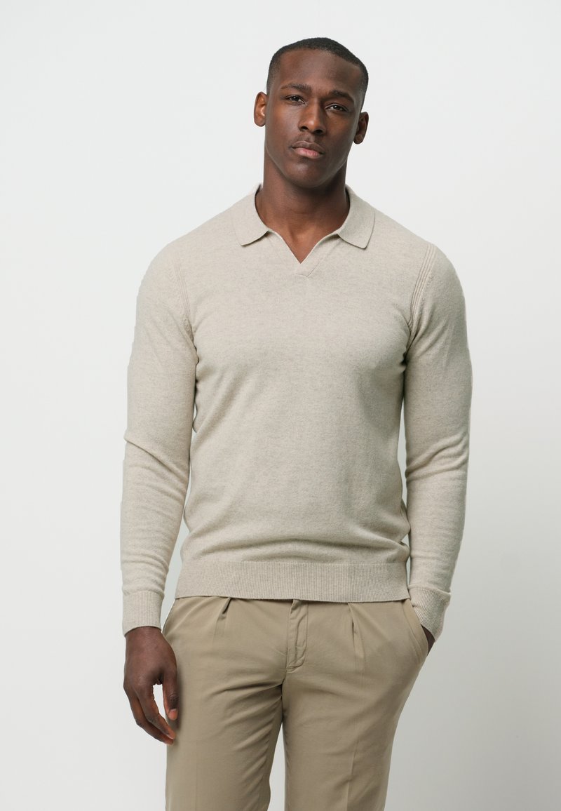 PROFUOMO Stickad tröja - light sand