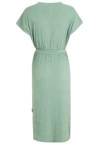 Vestido de cuadros verdes con mangas cortas, cintura ceñida y dobladillo a la altura de la rodilla. Fabricado con una tela texturizada, presenta un corte relajado.