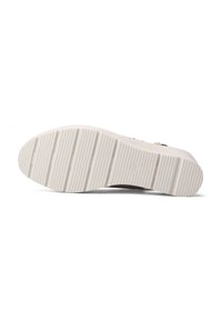 Suola di una scarpa, caratterizzata da un fondo in gomma bianca texture con scanalature orizzontali e verticali per una migliore aderenza, con un branding minimale visibile.