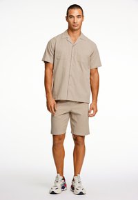 Lindbergh SEERSUCKER SET - Shorts - stone
