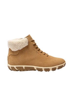 Bottes chelsea en daim tan avec un revers en fourrure crème texturé, dotées d'œillets en métal et d'une semelle en caoutchouc pour une meilleure adhérence.