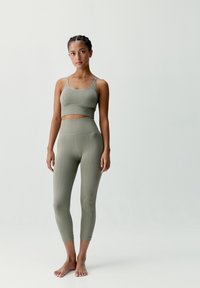 DEVIKA - Leggings - verde