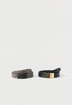 DKNY, REVERSIBLE STACKED LOGO 2 PACK - Riem - black/saddle