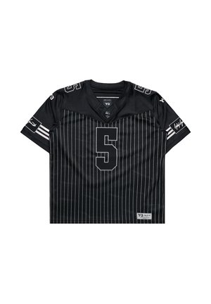 Maglia sportiva nera con sottili righe bianche, grande numero 5 sul davanti, loghi Y-3 sul colletto e sull'orlo inferiore, e toppe grafiche sulle maniche.