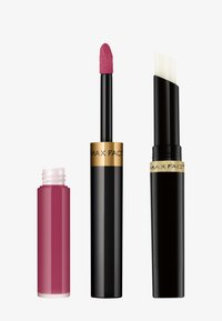 Ensemble de couleurs pour les lèvres comprenant un applicateur gloss rose à embout doux, un flacon transparent et un tube de rouge à lèvres noir avec un applicateur plat.