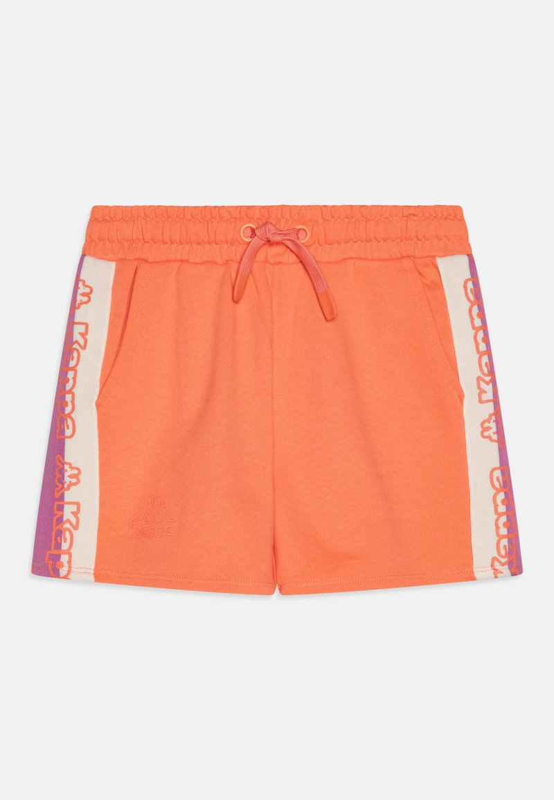 Shorts en coton orange avec une taille élastique et un cordon de serrage. Présence de panneaux latéraux blancs avec un logo Kappa violet. Texture douce, design sportif.