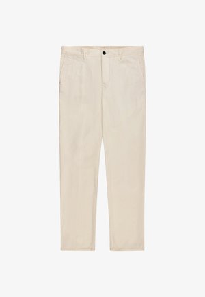 Beige gerade geschnittene Hose mit Vordertaschen, Gürtelschlaufen und schwarzem Knopfverschluss in der Taille.