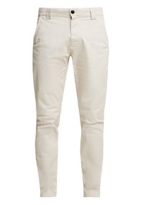 Ljust beige chinos i bomullsblandning. De har slim fit, framfickor och en enda knappstängning, med en slät textur och rena linjer.