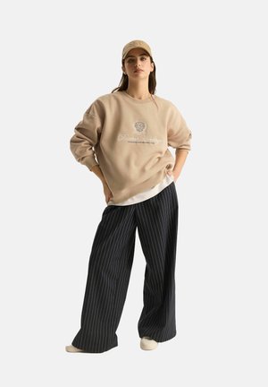 - Bluza