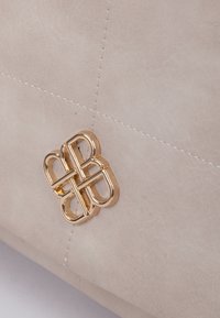 Bata Torba čez telo - beige