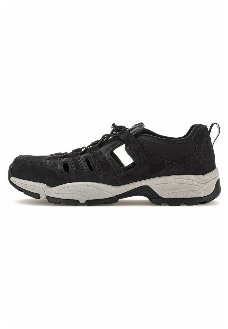 Schwarze Wildleder- und Mesh-Wanderschuhe zeichnen sich durch ein leichtes Design, eine strukturierte Oberfläche und eine graue Gummisohle mit Grip-Mustern aus.