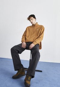 New Balance Felpa - tobacco