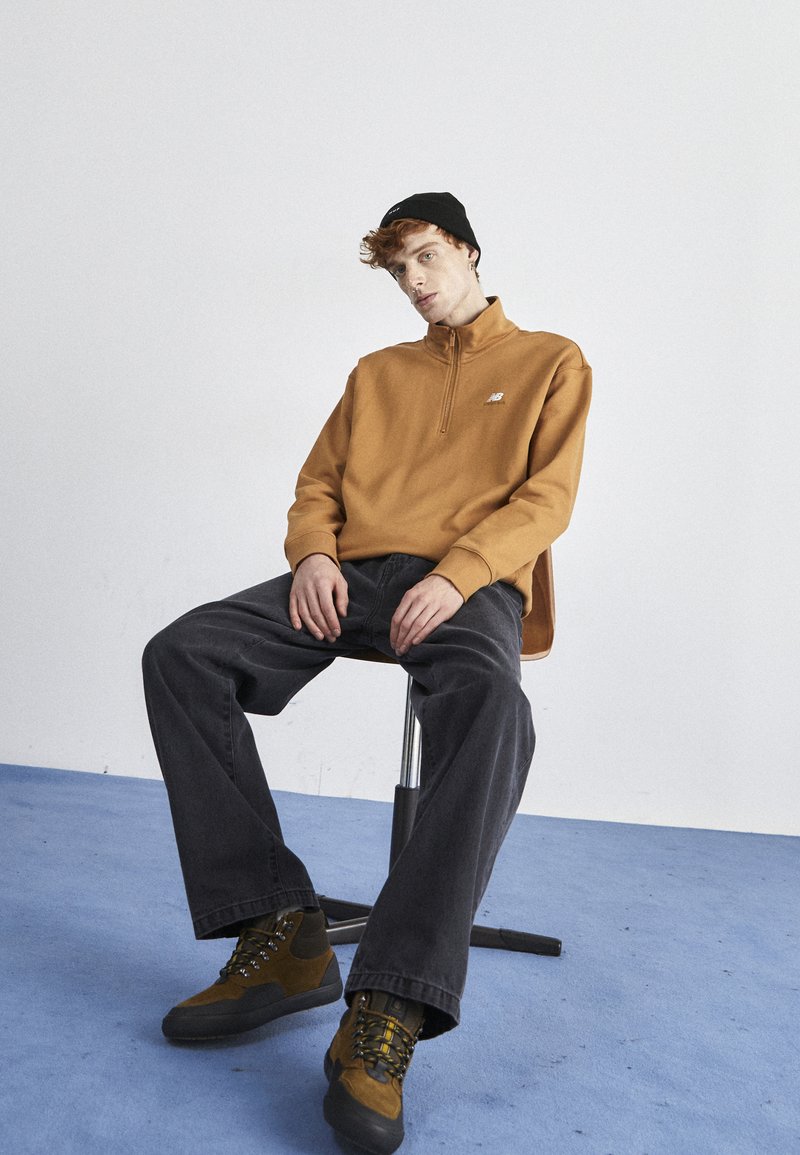 New Balance Sweatshirt - tobacco/braun