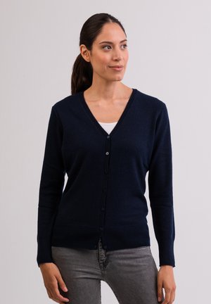 Marineblauwe cardigan van zacht materiaal, met een V-hals, zes knopen aan de voorkant en lange mouwen met geribde manchetten.