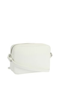 Borsa a tracolla bianca in pelle con chiusura zip, forma rettangolare, superficie testurizzata e tracolla regolabile. Bordo liscio con hardware minimale.