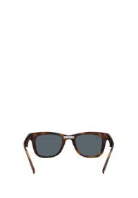 Gafas de sol carey marrón con lentes grises, montura rectangular y acentos de metal en las patillas. Textura suave y diseño delgado.