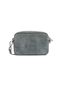 Borsa a tracolla rettangolare in suede grigio con bordi arrotondati e una tracolla staccabile con ganci in argento su ciascun lato.