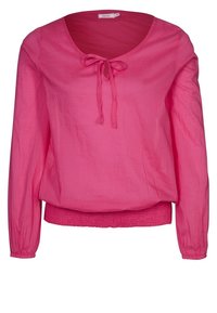 Rosa långärmad blus med rund halsringning och en knutdetalj framtill. Har en smockad nederkant och lätt textur.