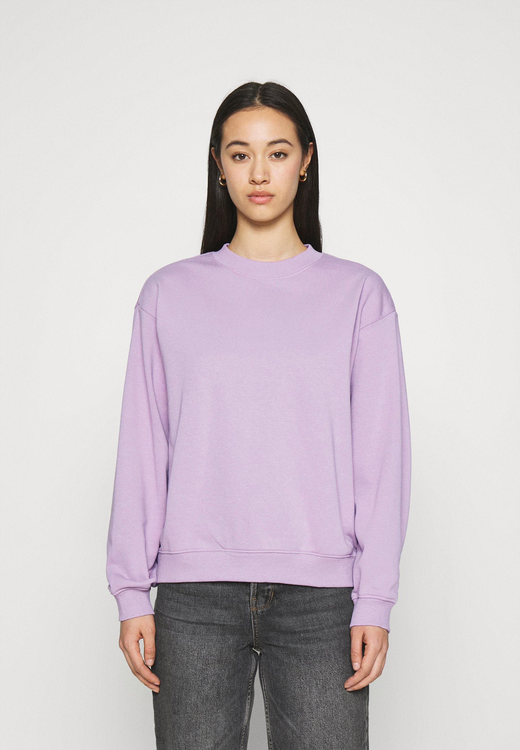 lilac sweatshirts