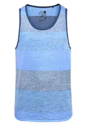 Světle modrý pruhovaný top s různými odstíny modré a šedé. Vyrobený z lehké látky, má kulatý výstřih a bezrukávový design.