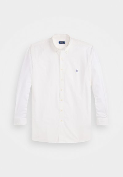 Bela dolga srajca z gumbi iz bombaža. Ponuja klasičen ovratnik, zlate gumbe in majhen moder logo na levem prsnem delu.