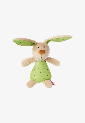 Gestopfter Hase mit beigem Fell, grünem Punktemusterkleid, plüschigen Ohren, orangefarbener Nase und gestickten Gesichtszügen.