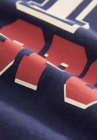 Next SLIM FIT SHORT SLEEVE  - Marškinėliai su spaudiniu - navy blue