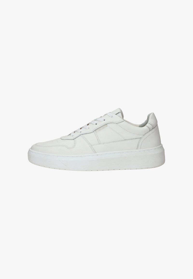 Witte leren sneaker met een gladde oppervlakte, ronde neus, platte rubberen zool en zes veteroogjes. Minimalistisch ontwerp met subtiele stiksels.